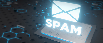 Der Schriftzug "Spam" leuchtet über einer Computerplatine auf. Weitere verbundene Hexagone leuchten blau.